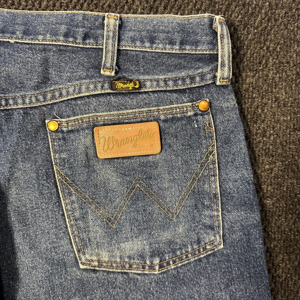 Vintage Wrangler 13MWZ Jeans Mens 38x36 Cowboy Cut USA Made Medium Wash Denim - Picture 3 of 11